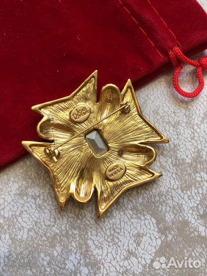 Великолепная брошь Joan Rivers