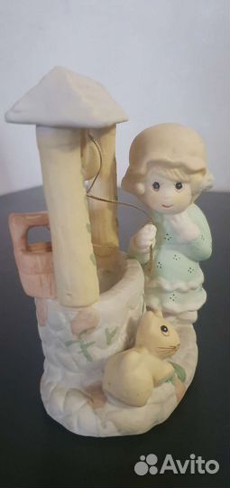 Статуэтки.Девочка у колодца
