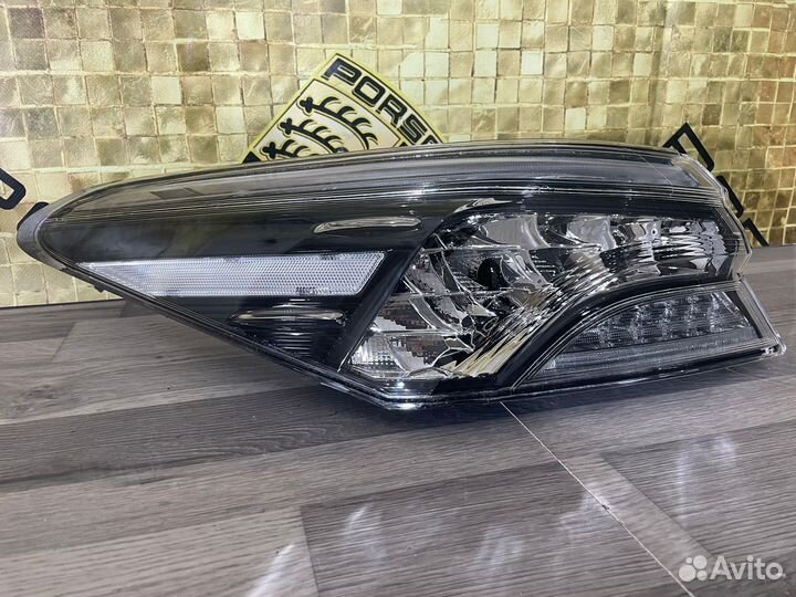 Фонарь задний левый Toyota Camry V70 S-Edition нов
