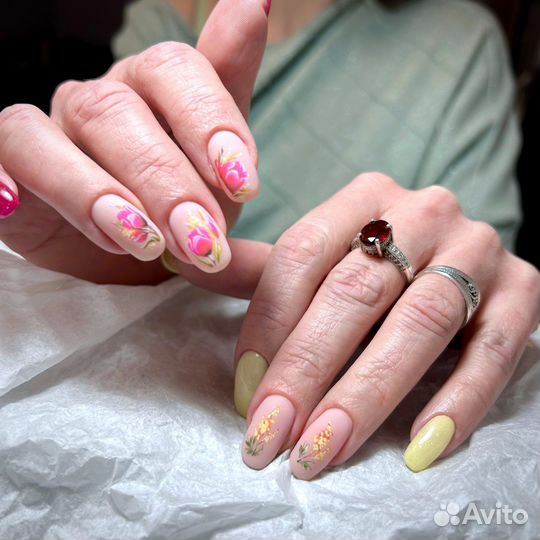 Маникюр и педикюр