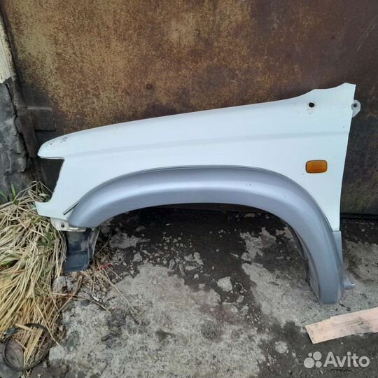Крыло переднее левое T Surf 185