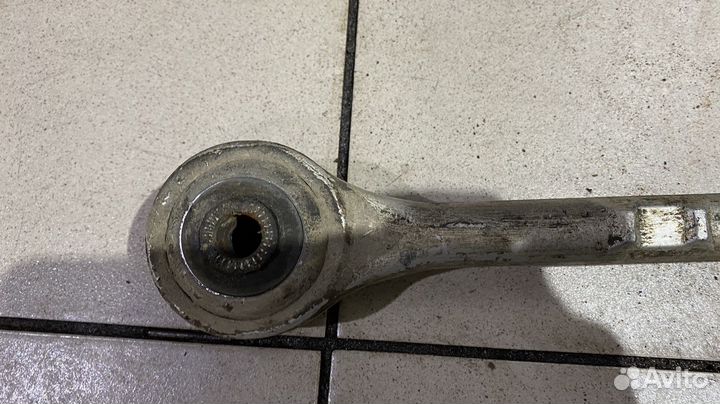 Рычаг поперечный передний правый BMW 7 E38