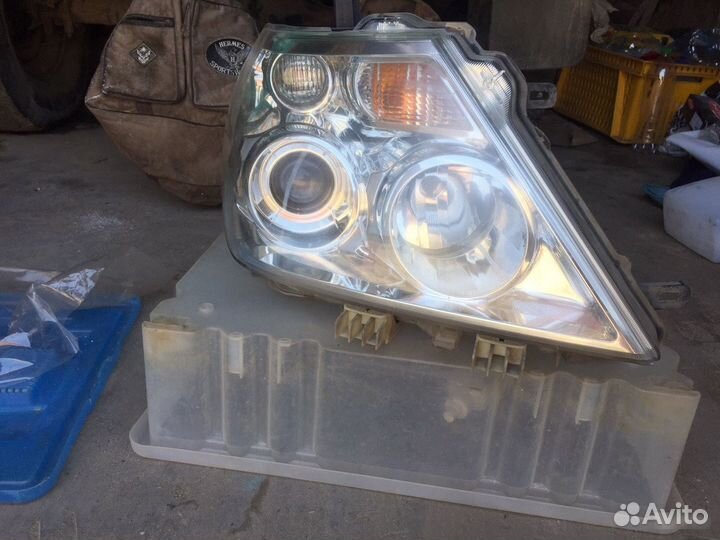 Фара правая на Nissan Patrol Y62