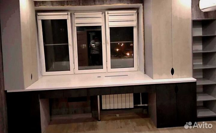 Рабочая зона в углу у окна