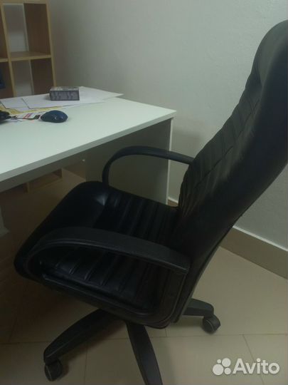 Стул офисный кожаный