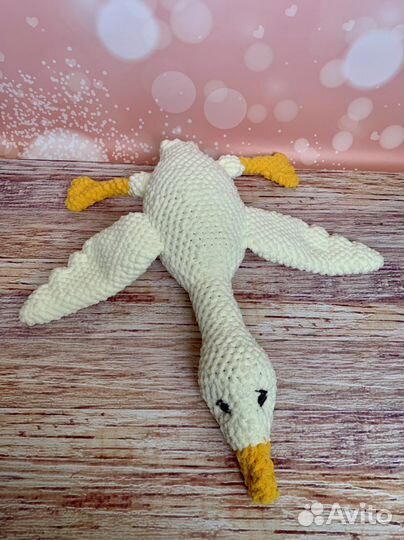 Гусь обнимусь плюшевый