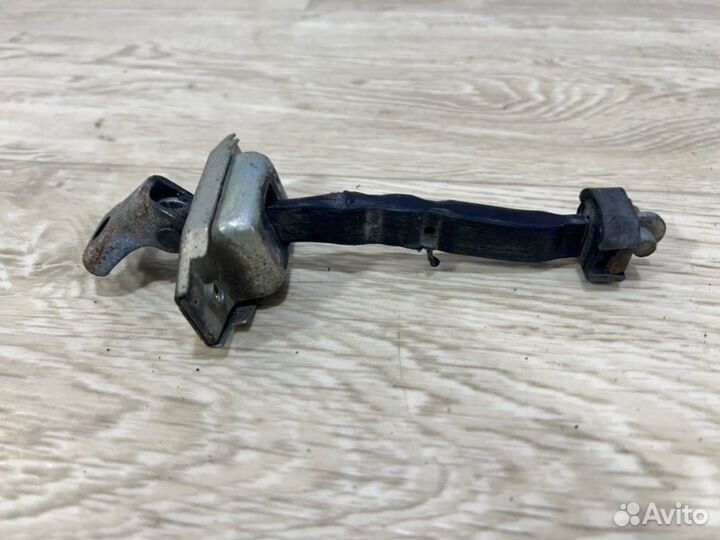 Ограничитель двери Toyota Camry V50 2011-2018