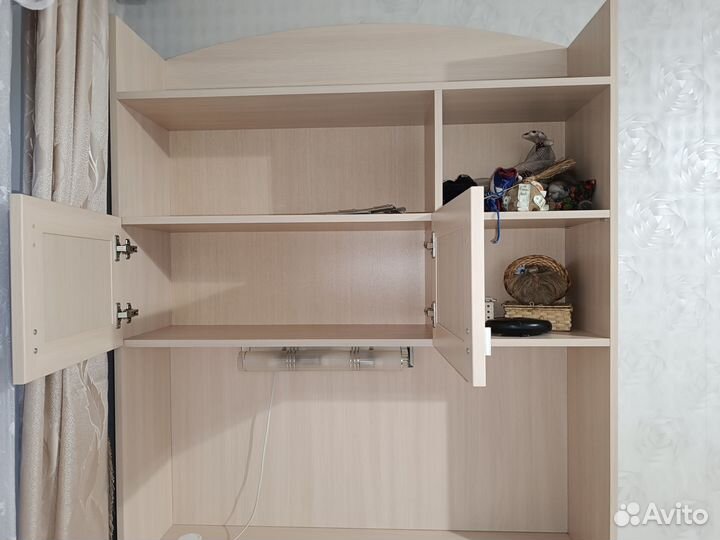 Письменный стол для школьника угловой