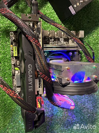 Материнская плата с процессором и памятью