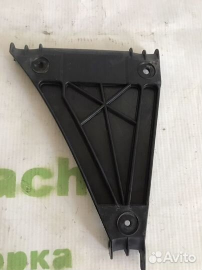 Кронштейн бампера audi a4 b5. 1997г