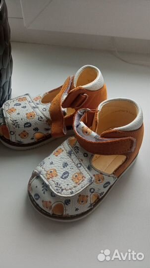 Сандалии для девочки 19 размер новые
