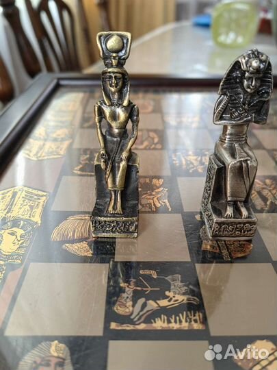 Шахматы с металлическими фигурами Египта