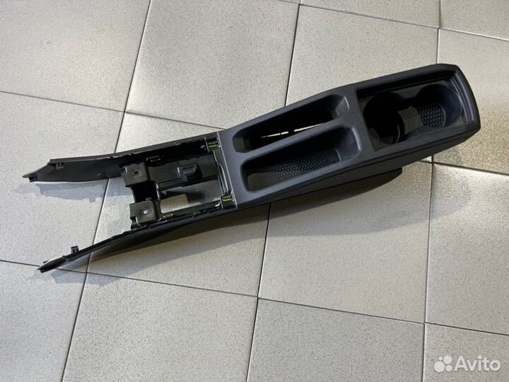 Консоль Renault Duster пробег 47.000км H4ME440 1