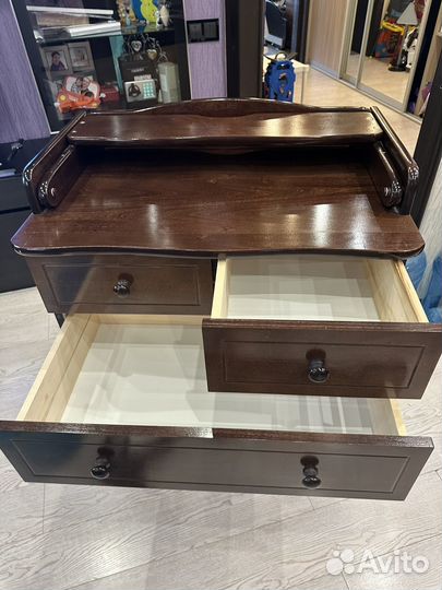 Детская кровать и комод