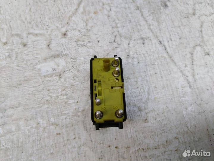 Кнопка стеклоподъемника A1408212851