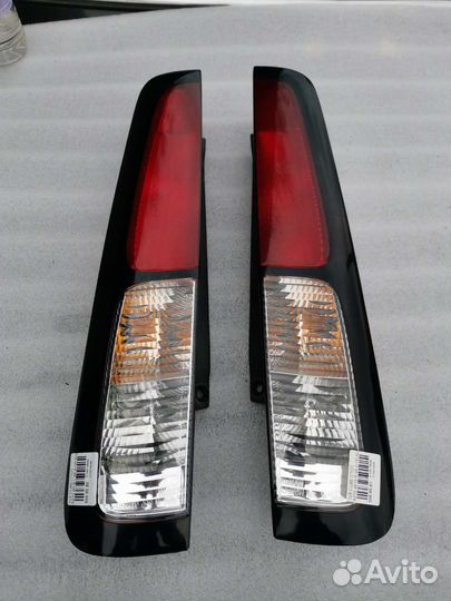 Фонари Nissan Cube AZ10