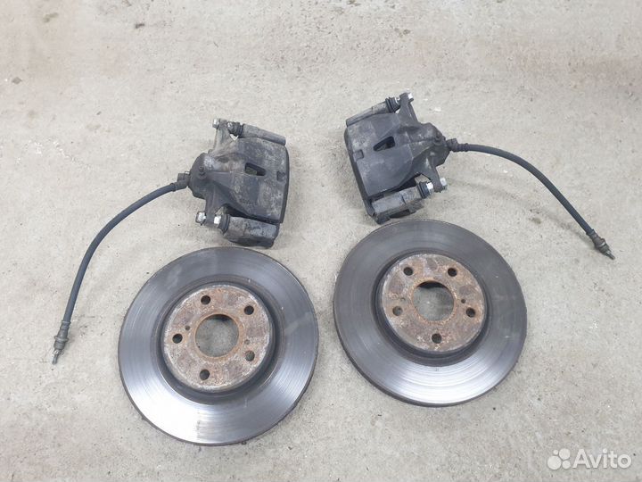 Передние тормозные суппорта lexus is 250