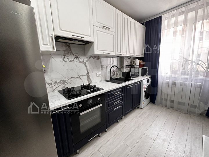 2-к. квартира, 52 м², 1/3 эт.