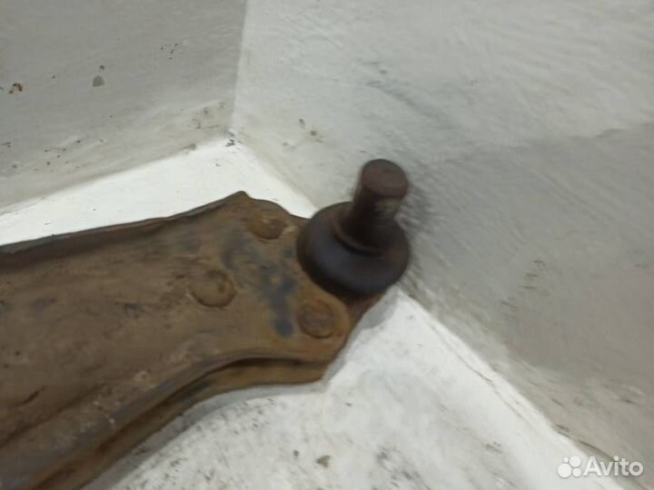 Рычаг передний правый нижний