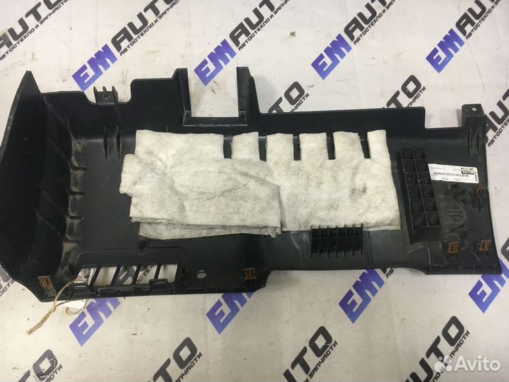 Накладка торпедо левая Инфинити QX56