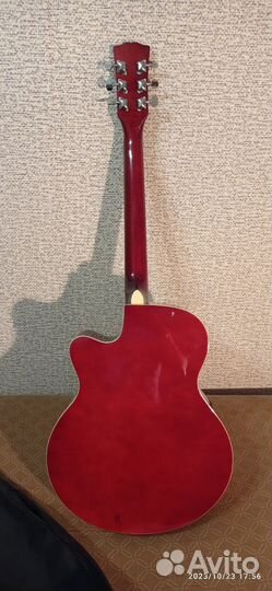 Акустическая гитара