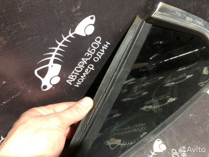 Стекло (форточка) боковое правое Ford Focus 3