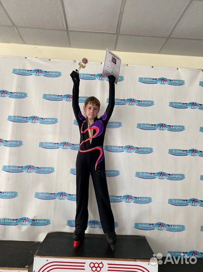 Костюмы для выступления фигурист (мужские)