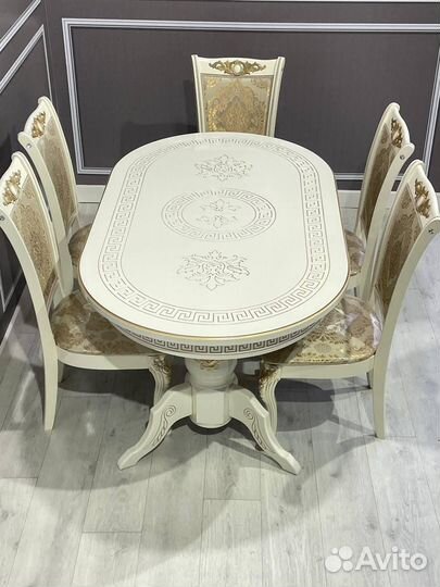 Стол обеденный