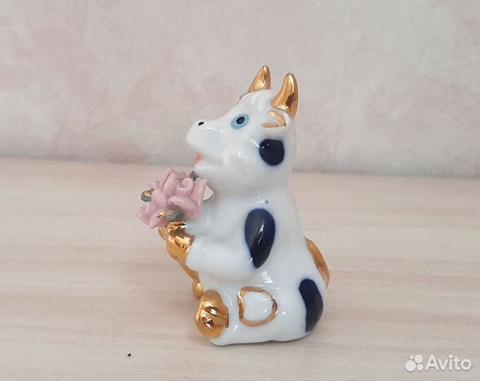 Статуэтка корова