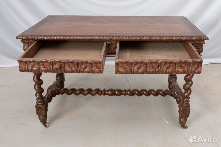 Старинный письменный стол в стиле Генриха II