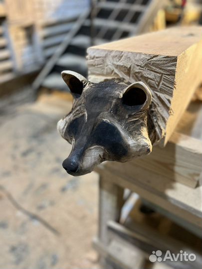 Енот из дерева