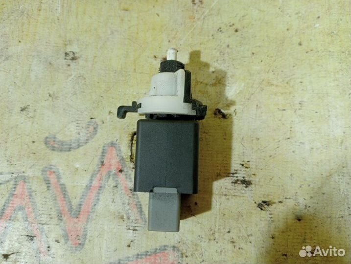 Датчик включения стоп-сигнала Kia Rio 3 1.6 2014