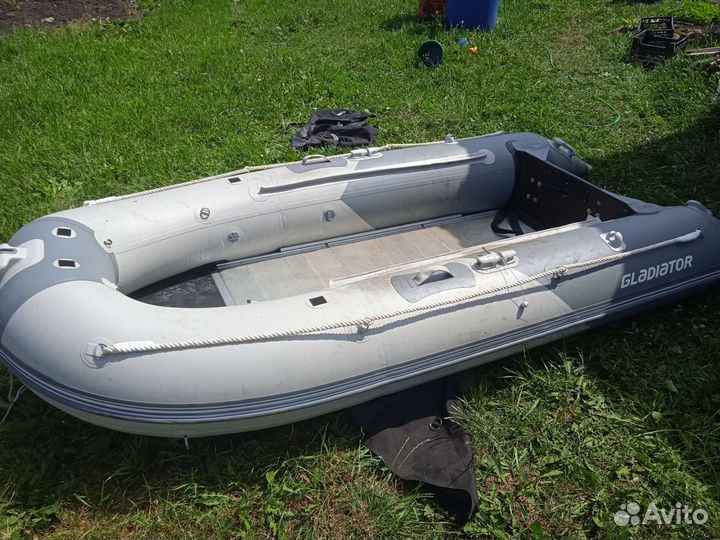 Лодка Gladiator 330al