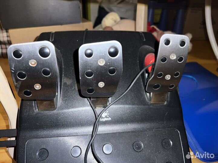 Руль logitech g27 с креслом. кокпит
