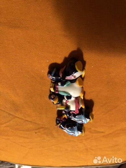 Фигурки пингвинов одной серии киндер