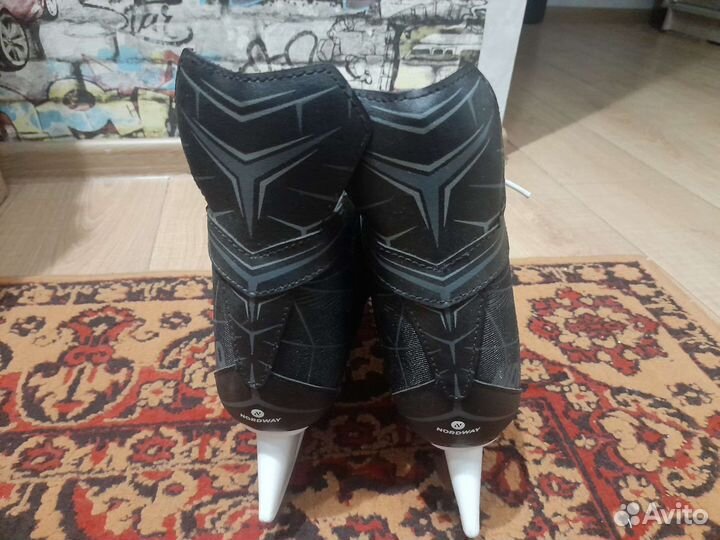 Коньки хоккейные