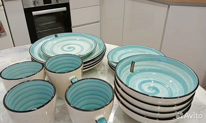 Набор посуды столовый с кружками