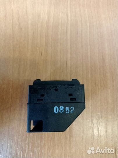 Кнопка стеклоподъемника Volkswagen Passat B5 седан