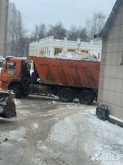 Уборка снега трактором