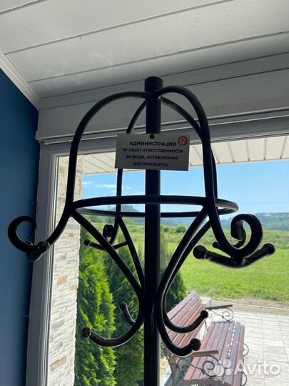 Напольная кованая вешалка чугунная