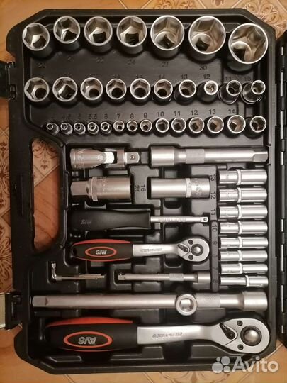 Набор инструментов для авто в чемодане