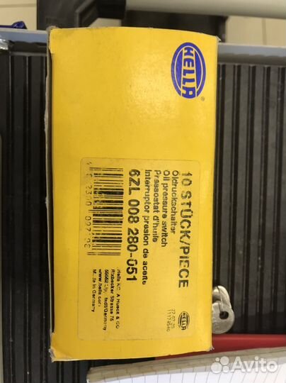 Дадчик давления масла Hella