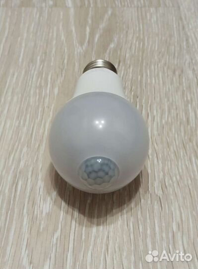 Лампа светодиодная с датчиком движения