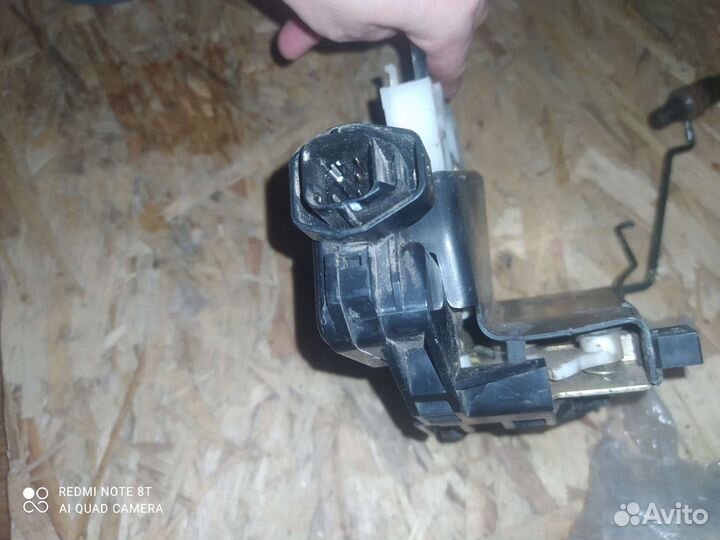 Hyundai Elantra 3XD замок двери с активатором пере