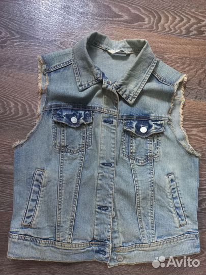 Куртки джинсовые женские и жилетки