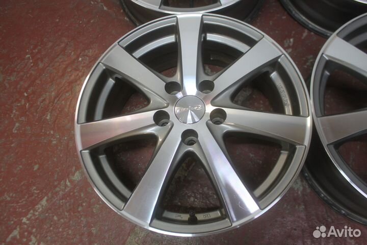 Диски R17 Enkei Rivazza 7 Spoke 5х114,3 6,5J