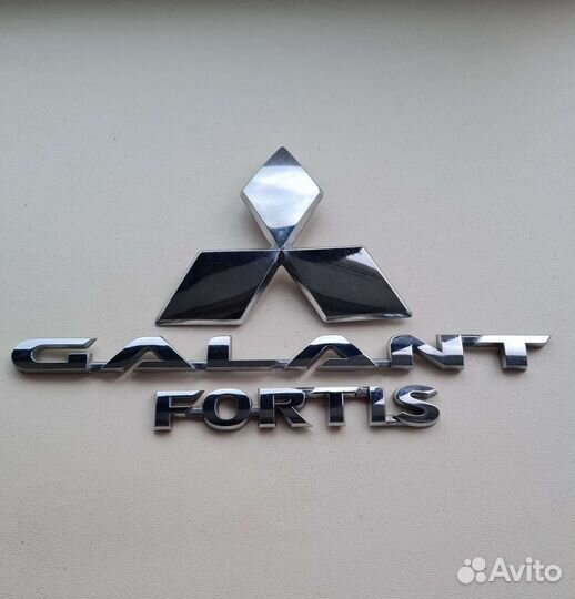 Рамка номерного знака, Шильдик Lancer 10