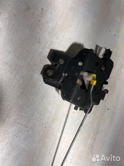 Замок багажника задний Mazda 3 BK