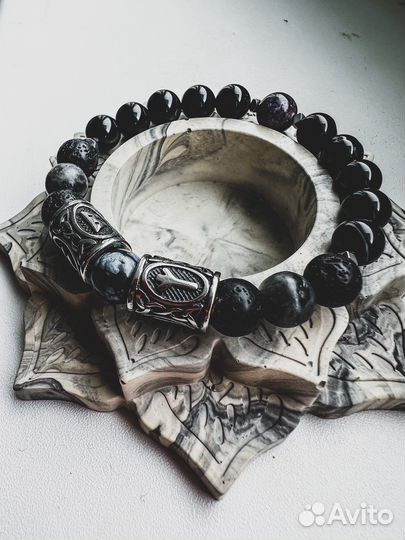 Браслеты с рунами из натуральных камней