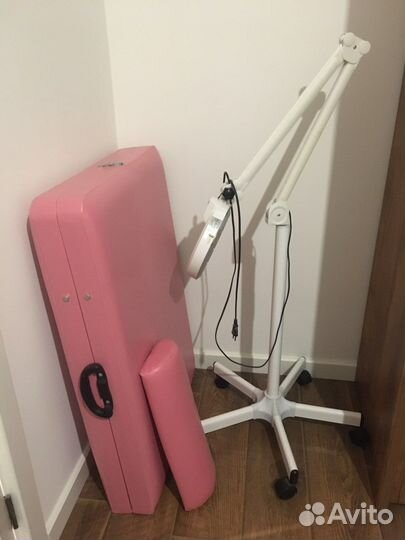 Лампа лупа напольная и чемодан кушетка